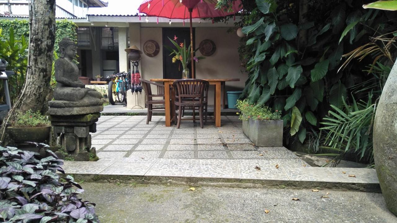 Griya Sriwedari Hotel Ubud  Exterior photo